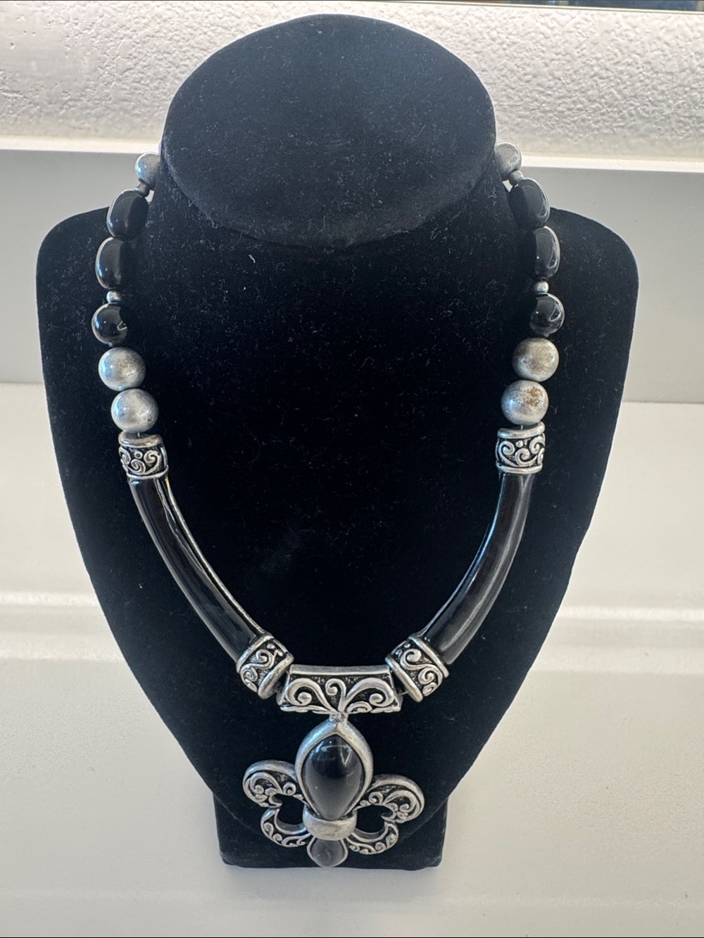 Source Unknown Black and Silver Statement Necklace with Ornate Pendant